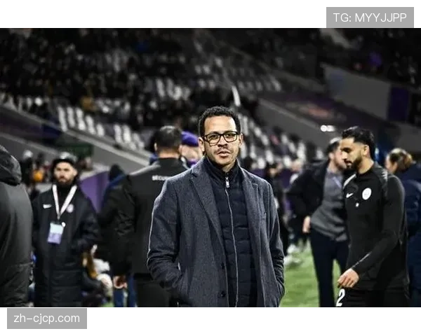 切尔西新帅罗塞尼尔构建4-2-3-1体系，边后卫内收成战术核心