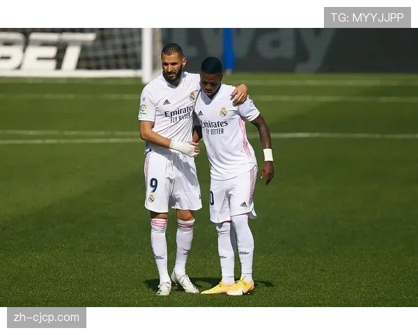 维尼修斯进球后模仿哭泣动作庆祝，旧怨新仇再添场外话题