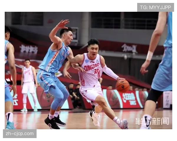 戴维森八十二分钟禁区外远射 青岛西海岸主场首秀收获关键三分